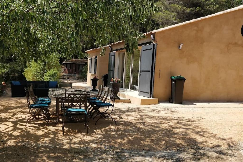 Villa Cigalons En Pleine Pinede Avec Piscine Chauffee De Mai A Septembre Auriol Exteriör bild