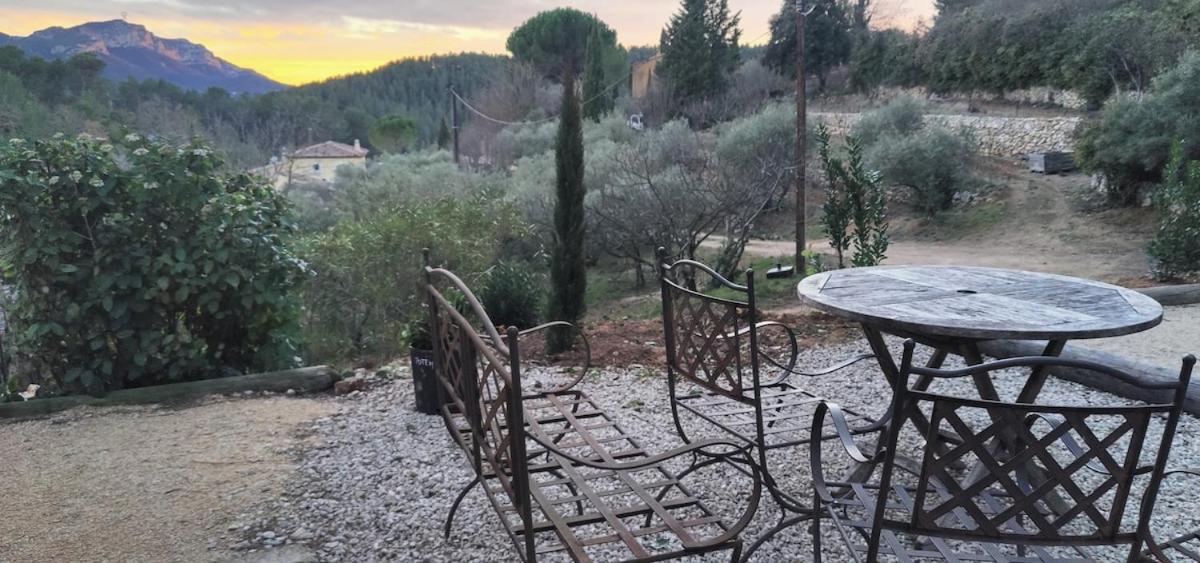 Villa Cigalons En Pleine Pinede Avec Piscine Chauffee De Mai A Septembre Auriol Exteriör bild